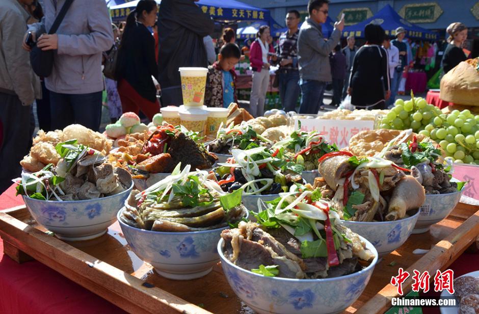 《新闻联播》连续聚焦福建三明沙县小吃能开遍全国和“三明治”有关？