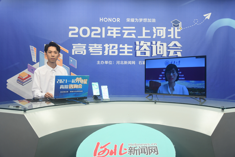 CETV中国教育电视台《教育新闻直播间》 张琦与观众共度“中国人民警察节”